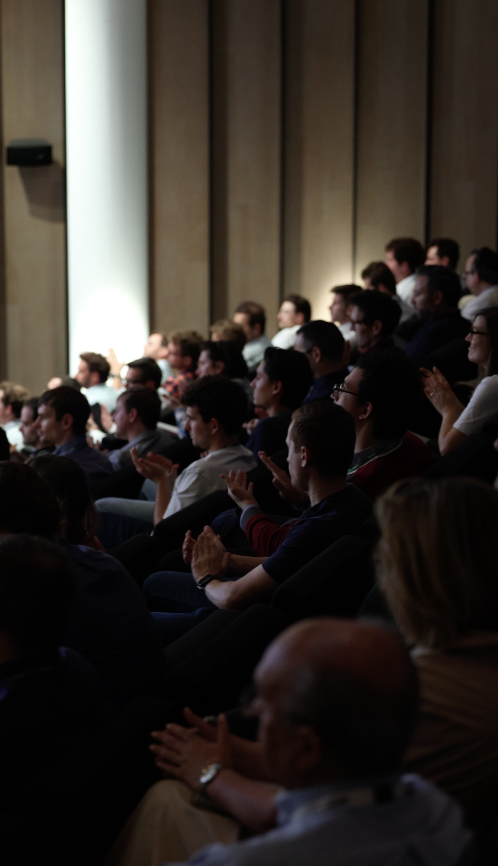 The audience applauding during the Belgian LegalTech Initiative event.